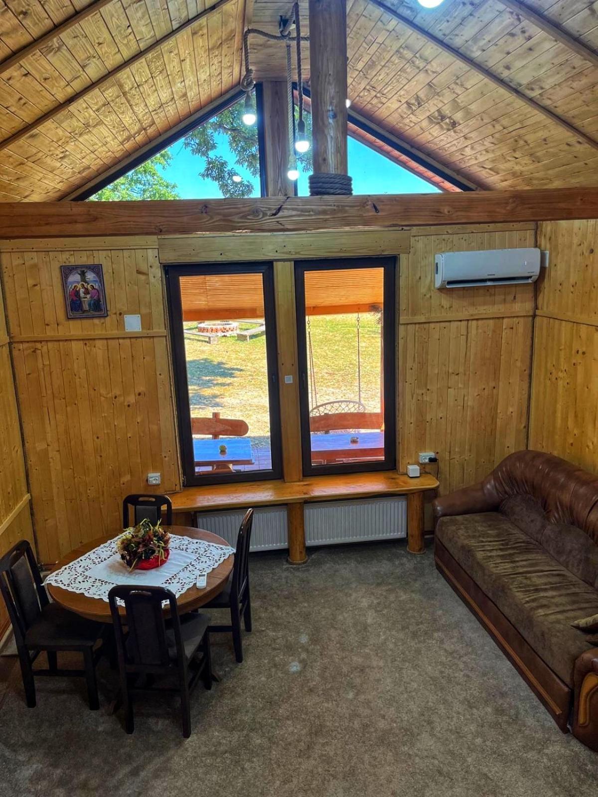 Villa Casuta Din Stejari-Transalpina à Novaci-Străini Extérieur photo